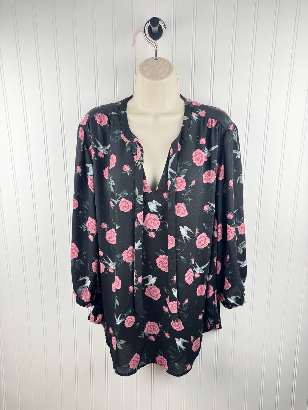 Torrid Rose Bird Print Tie Neck Blouse Size 1 3/4 Sleeve